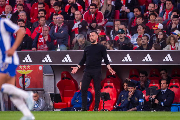 March 8, 2026, Lisboa, Lisboa, Portugal: LISBOA, PORTUGAL - MARCH 08: FRANCESCO FARIOLI head coach of FC Porto is seen on action during the Liga Portugal Betclic 2025 26 League match between SL Benfica and FC Porto, at Estadio do Lisboa e Benfica on March 08, 2026 in Lisboa, Portugal Lisboa Portugal - ZUMAl192 20260308_zsp_l192_062 Copyright: xMiguelxLemosx