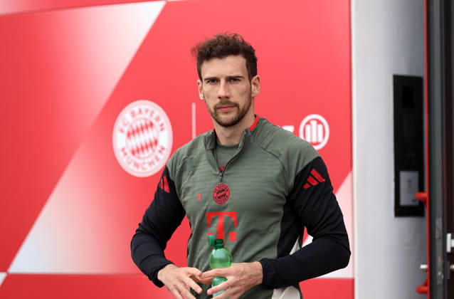 Football, Men, Champions League, 2025 2026 season, FC Bayern Munich, Final training session Leon Goretzka FC Bayern Munich on the way to the training ground