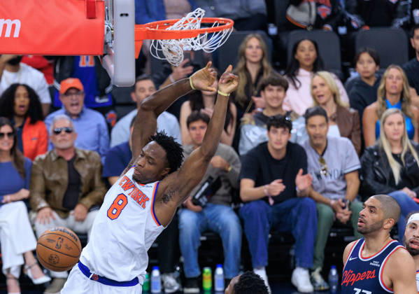 March 9, 2026, Inglewood, California, USA: OG Anunoby 8 of the New York Knicks dunks the ball during a 2026 NBA, Basketball Herren, USA regular season game against the LA Clippers on Monday March 9, 2026 at Intuit Dome Arena in Inglewood, California. Clippers defeat Knicks, 126-118. JAVIER ROJAS PI Clippers Vs. Knicks - ZUMAp124 20260309_zaa_p124_085 Copyright: xJavierxRojasx