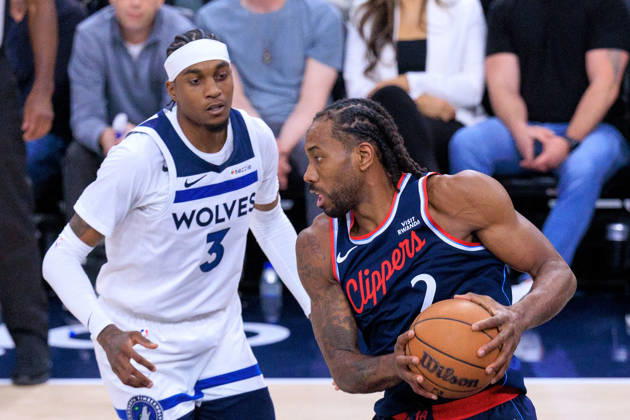 March 11, 2026, Inglewood, California, USA: Jaden McDaniels 3 of the Minnesota Timberwolves guards Kawhi Leonard 2 of the LA Clippers during a 2026 NBA, Basketball Herren, USA regular season game on Wednesday March 11, 2026 at Intuit Dome Arena in Inglewood, California. JAVIER ROJAS PI Clippers Vs. Timberwolves - ZUMAp124 20260311_zaa_p124_059 Copyright: xJavierxRojasx