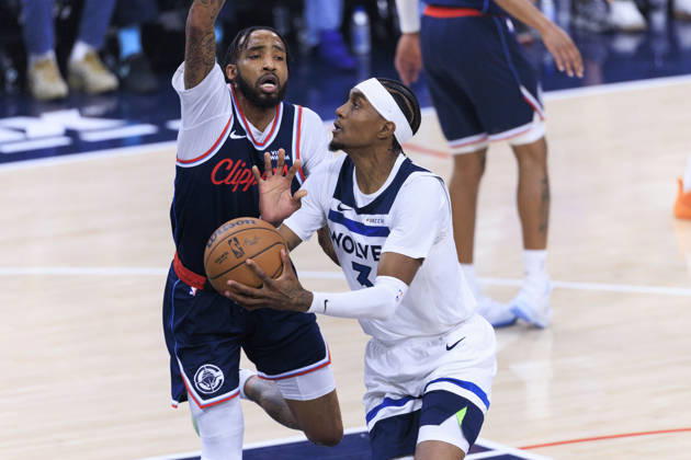 March 11, 2026, Inglewood, California, USA: Jaden McDaniels 3 of the Minnesota Timberwolves performs a layup as Derrick Jones Jr. 5 of the Los Angeles Clippers defends the basket during their regular season NBA, Basketball Herren, USA game on Wednesday March 11, 2026 at Intuit Dome in Inglewood, California. ARIANA RUIZ PI Inglewood USA - ZUMAp124 20260311_zaa_p124_070 Copyright: xArianaxRuizx