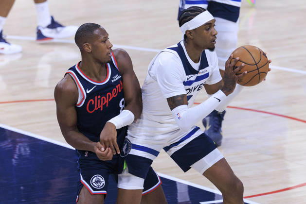 March 11, 2026, Inglewood, California, USA: Jaden McDaniels 3 of the Minnesota Timberwolves passes the ball as Kris Dunn 8 of the Los Angeles Clippers defends during their regular season NBA, Basketball Herren, USA game on Wednesday March 11, 2026 at Intuit Dome in Inglewood, California. ARIANA RUIZ PI Clippers Vs. Timberwolves - ZUMAp124 20260311_zaa_p124_075 Copyright: xArianaxRuizx