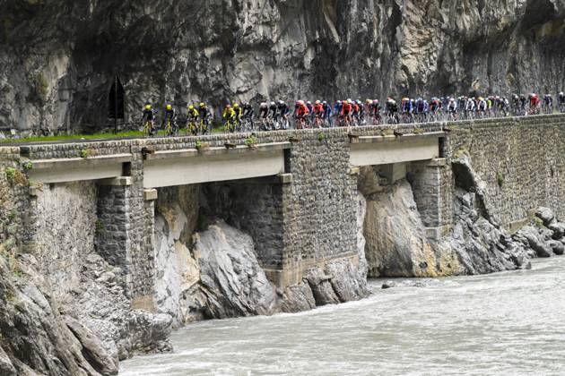 Paris Nice 2026 Stage 7 AURON, FRANCE - MARCH 14 : Illustration picture of the peloton during stage 7 of the 84th edition of Paris - Nice an UCI World Tour 2.UWT cycling road race stage for Men Elite of 138.7 km with start in Nice and finish in Auron on March 14, 2026 in Auron, France, 14 03 2026 ( Motordriver Guy De Vuyst - Auron France Copyright: xNicoxVereeckenx