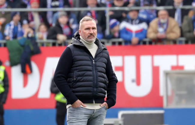 Coach Tim Walter Holstein Kiel Football, Men, Season 2025 2026, 2 BL, Holstein Stadion, Holstein Kiel vs 1 FC Nuernberg, 2 3 DFL REGULATIONS PROHIBIT ANY USE OF PHOTOGRAPHS AS IMAGE SEQUENCES AND OR QUASI VIDEO