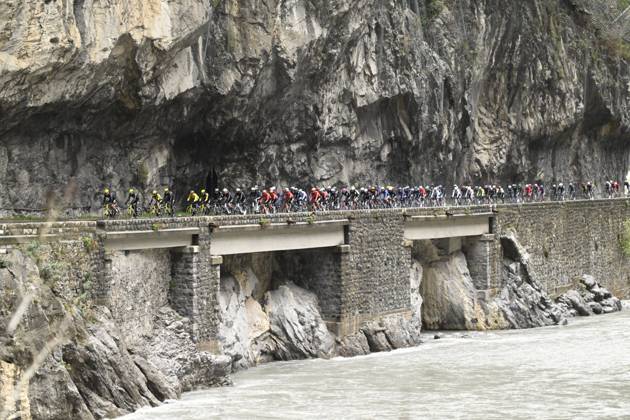 Paris Nice 2026 Stage 7 AURON, FRANCE - MARCH 14 : Illustration picture of the peloton during stage 7 of the 84th edition of Paris - Nice an UCI World Tour 2.UWT cycling road race stage for Men Elite of 138.7 km with start in Nice and finish in Auron on March 14, 2026 in Auron, France, 14 03 2026 ( Motordriver Guy De Vuyst - Auron France  Copyright: xNicoxVereeckenx