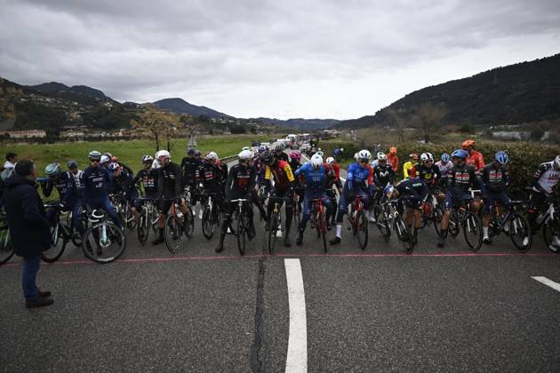 Paris Nice 2026 Stage 7 AURON, FRANCE - MARCH 14 : Illustration picture of the peloton at the start of stage 7 of the 84th edition of Paris - Nice an UCI World Tour 2.UWT cycling road race stage for Men Elite of 138.7 km with start in Nice and finish in Auron on March 14, 2026 in Auron, France, 14 03 2026 ( Motordriver Guy De Vuyst - Auron France  Copyright: xNicoxVereeckenx