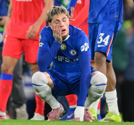 17 March 2026 - Chelsea v Paris Saint-Germain - Champions League - Stamford Bridge. Chelsea v Paris Saint-Germain - Champions League - Stamford Bridge. Alejandro Garnacho dejected at the final whistl. Picture : Mark Pain London England Copyright: xMarkxPainx