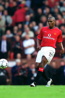 Manchester United, ManU V Ipswich Town, Premier League Quinton Fortune of Manchester United on the ball during the Premier League match between Manchester United and Ipswich Town at Old Trafford on September 22, 2001 in Manchester, England . Manchester Old Trafford England United Kingdom Copyright: xAllstarxPicturexLibraryxLtdx