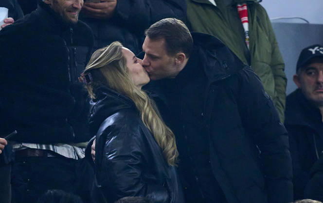 Manuel Neuer, goalkeeper of FC Bayern München kisses his wife Anika in the of football UEFA Champions League 2025 26 round of 16 Second Leg match FC Bayern München - Atalanta BC in Allianz Arena Munich on March 18, 2026 , FCB,
