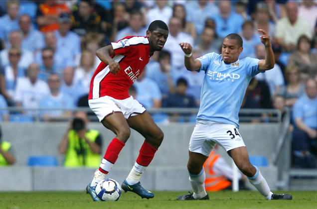 Manchester City V Arsenal, Premier League Abou Diaby of Arsenal and Nigel De Jong of Manchester City on the ball during the Premier League match between Manchester City and Arsenal at City Of Manchester Stadium on September 12, 2009 in Manchester, England. Manchester City Of Manchester Stadium England United Kingdom Copyright: xAllstarxPicturexLibraryxLtdx