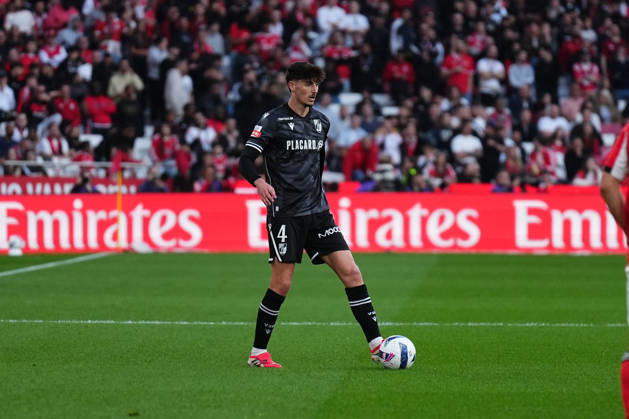 Liga Portugal Betclic - SL Benfica v Vitoria SC Oscar Rivas do Vitoria SC durante a partida entre o SL Benfica e o Vitoria SC, a contar para a Liga Portugal Betclic no Estadio do Lisboa e Benfica - Marco 21, 2025 - Lisboa, Portugal. (Foto: Joao Alvarinhas - Avant Sports) Lisboa Estadio do Sport Lisboa e Benfica Portugal Copyright: xJoaoxAlvarinhasx-xAvantxSportsx