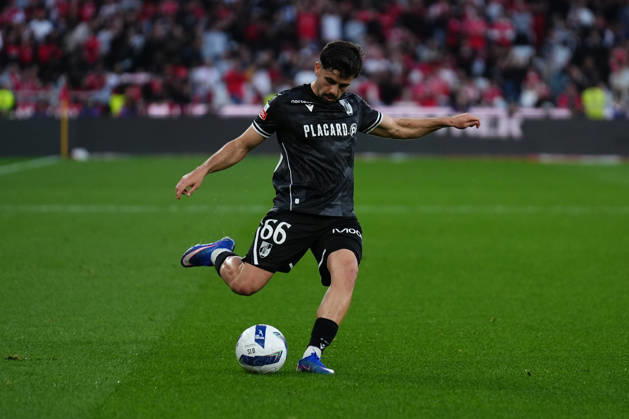 Liga Portugal Betclic - SL Benfica v Vitoria SC Tony Strata do Vitoria SC durante a partida entre o SL Benfica e o Vitoria SC, a contar para a Liga Portugal Betclic no Estadio do Lisboa e Benfica - Marco 21, 2025 - Lisboa, Portugal. (Foto: Joao Alvarinhas - Avant Sports) Lisboa Estadio do Sport Lisboa e Benfica Portugal Copyright: xJoaoxAlvarinhasx-xAvantxSportsx
