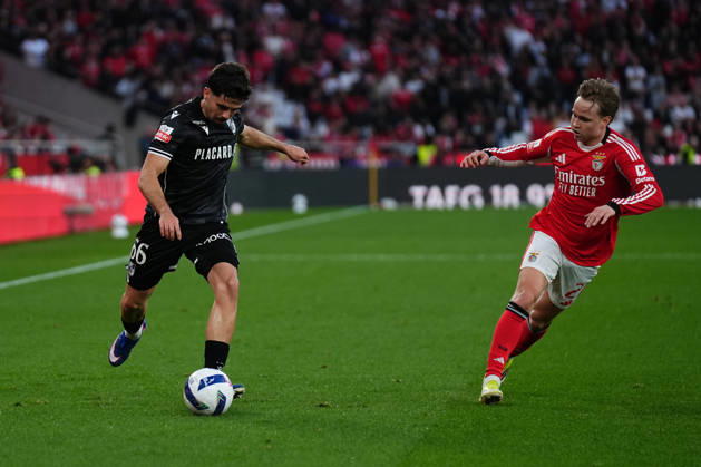 Liga Portugal Betclic - SL Benfica v Vitoria SC Tony Strata do Vitoria SC durante a partida entre o SL Benfica e o Vitoria SC, a contar para a Liga Portugal Betclic no Estadio do Lisboa e Benfica - Marco 21, 2025 - Lisboa, Portugal. (Foto: Joao Alvarinhas - Avant Sports) Lisboa Estadio do Sport Lisboa e Benfica Portugal Copyright: xJoaoxAlvarinhasx-xAvantxSportsx