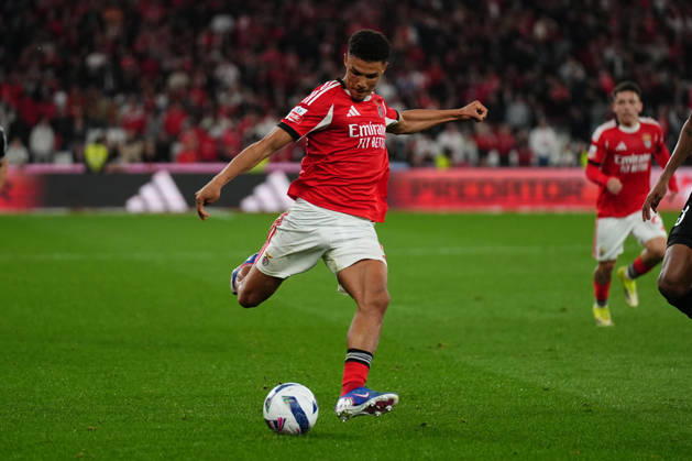 Liga Portugal Betclic - SL Benfica v Vitoria SC Alexander Bah do SL Benfica durante a partida entre o SL Benfica e o Vitoria SC, a contar para a Liga Portugal Betclic no Estadio do Lisboa e Benfica - Marco 21, 2025 - Lisboa, Portugal. (Foto: Joao Alvarinhas - Avant Sports) Lisboa Estadio do Sport Lisboa e Benfica Portugal Copyright: xJoaoxAlvarinhasx-xAvantxSportsx