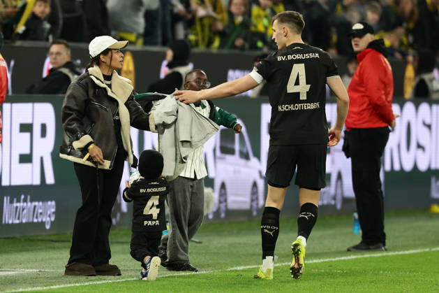 Dortmund, Germany, 21 03 26, Nico Schlotterbecks Borussia Dortmund wife Sabrina with child and Nico Schlotterbeck Borussia Dortmund during the Bundesliga 1 match between Borussia Dortmund Hamburger SV at Signal Iduna Park in Dortmund Photo by Joachim Bywaletz DFB DFL REGULATIONS PROHIBIT ANY USE OF PHOTOGRAPHS AS IMAGE SEQUENCES AND OR QUASI VIDEO Copyright: JoachimxBywaletz xJB-Sportfoto