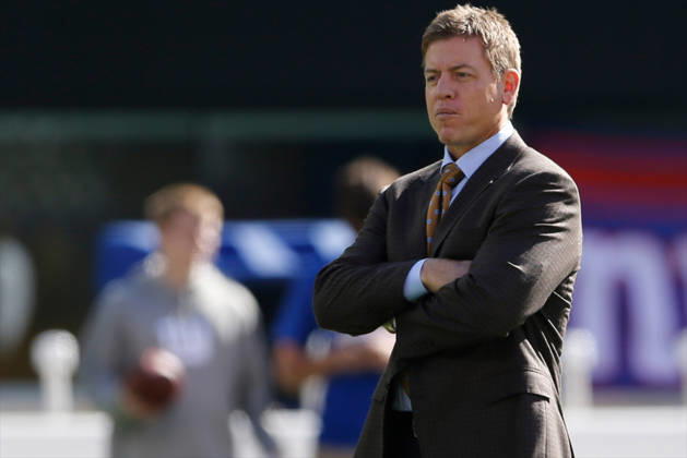 Oct. 21, 2012 - East Rutherford, New Jersey, U.S. - Hall of Fame quarterback TROY AIKMAN watches pre-game warmups prior to the NFC EAST divisional matchup between the Washington Redskins and the New York Giants. Copyright: xTommyxGilliganx