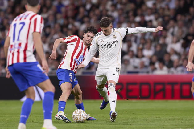 Real Madrid CF Vs Atletico Madrid in Spain - 22 Mar 2026 Jhonny Cardoso (L) of Atletico Madrid and Federico Valverde (R) of Real Madrid CF seen in action during the LaLiga EA Sports 2025 2026 week 29 football match between Real Madrid CF and Atletico Madrid at Santiago Bernabeu stadium. Final score: Real Madrid CF 3:2 Atletico Madrid. Madrid Spain Copyright: xFedericoxTitonex xSOPAxImagesx FTITONE_011