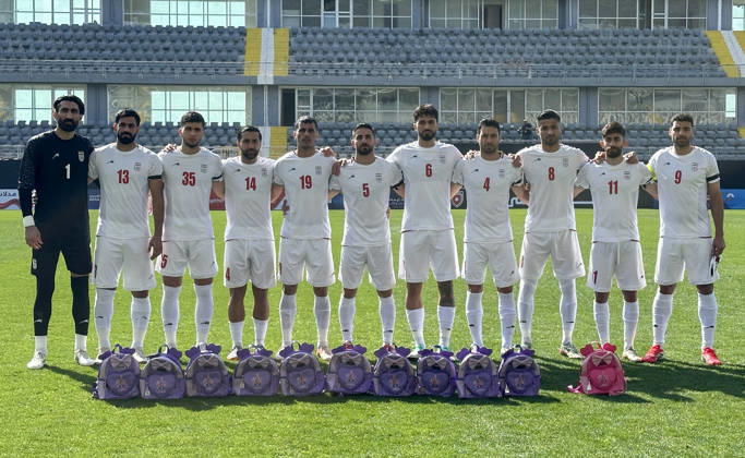 Iran v Nigeria - Friendlies ANTALYA, TURKIYE - MARCH 27: The Iranian national team, Nationalteam players appear at the ceremony wearing black armbands and carrying girls school backpacks to protest the bombing of Shajareh Tayyebeh girls elementary school in Minab and the US-Israel strikes in Iran ahead of the friendly match between Iran and Nigeria at the Mardan Sports Complex in Antalya, Turkiye on March 27, 2026. Stringer Anadolu Antalya Turkey. Editorial use only. Please get in touch for any other usage.  Copyright: x2026xAnadoluxStringerx
