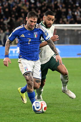 Soccer, FIFA World Cup, WM, Weltmeisterschaft, Fussball 2026 match between Italy-North Ireland Matteo Politano of Italy,Brodie Spencer of North Ireland during playoff qualifier Fifa World Cup 2026 match between Italy-North Ireland at the gewiss stadium, Italy, March 26th, 2026. Imago-Images Emmefoto Copyright: xImago-Images Emmefotox