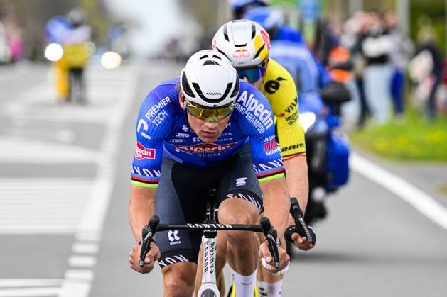 In Flanders Fields From Middelkerke to Wevelgem 2026 Cycling Race WEVELGEM, BELGIUM - MARCH 29 : VAN DER POEL Mathieu of Alpecin Premier Tech and VAN AERT Wout of Team Visma Lease a Bike in the escape pack during the 88th edition of In Flanders Fields From Middelkerke to Wevelgem an UCI World Tour 1.UWT one day cycling road race for Men Elite of 240 km with start in Middelkerke and finish in Wevelgem on March 29, 2026 in Wevelgem, Belgium, 29 03 2026 ( Motordriver Guy De Vuyst - Wevelgem Belgium Copyright: xJanxDexMeuleneirx