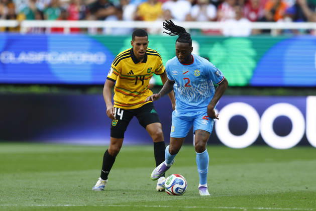 RD Congo v Jamaica - 2026 FIFA World Cup, WM, Weltmeisterschaft, Fussball Qualifying ZAPOPAN, MEXICO- MARCH 31: Aaron Wan-Bissaka (R) of RD Congo fights for the ball with Isaac Hayden (L) of Jamaica during a World Cup 2026 playoff qualifying football match between RD Congo and Jamaica, at the Guadalajara Stadium in Zapopan, Mexico on March 31, 2026. Stringer Anadolu Zapopan Mexico. Editorial use only. Please get in touch for any other usage.  Copyright: x2026xAnadoluxStringerx
