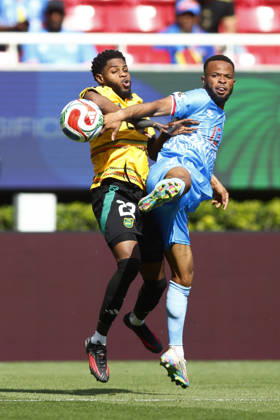 RD Congo v Jamaica - 2026 FIFA World Cup, WM, Weltmeisterschaft, Fussball Qualifying ZAPOPAN, MEXICO - MARCH 31: Meschack Elia (R) of RD Congo fights for the ball with Jahmali Waite (L) of Jamaica during a World Cup 2026 playoff qualifying football match between RD Congo and Jamaica, at the Guadalajara Stadium in Zapopan, Mexico on March 31, 2026. Stringer Anadolu Zapopan Mexico. Editorial use only. Please get in touch for any other usage.  Copyright: x2026xAnadoluxStringerx