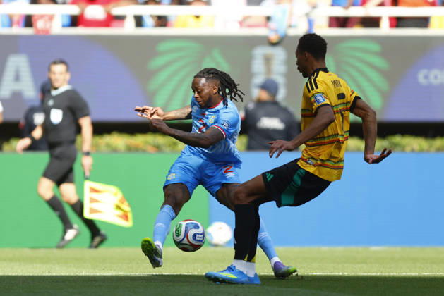 RD Congo v Jamaica - 2026 FIFA World Cup, WM, Weltmeisterschaft, Fussball Qualifying ZAPOPAN, MEXICO - MARCH 31: Aaron Wan-Bissaka (L) of RD Congo fights for the ball with Ethan Pinnock (R) of Jamaica during a World Cup 2026 playoff qualifying football match between RD Congo and Jamaica, at the Guadalajara Stadium in Zapopan, Mexico on March 31, 2026. Stringer Anadolu Zapopan Mexico. Editorial use only. Please get in touch for any other usage.  Copyright: x2026xAnadoluxStringerx