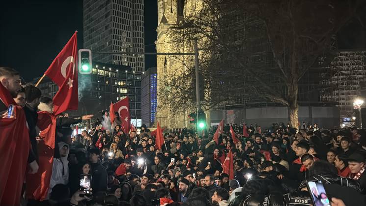 Football, World Cup qualifiers, Turkey fans celebrate in Berlin