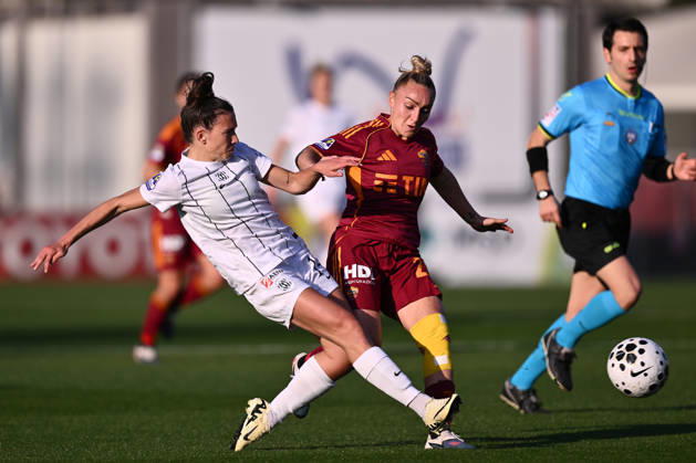 Roma V Como Women - Serie A femminile Chiara Cecotti of Como Women and Giada Greggi of A.S. Roma Femminile are in action during Matchday 18 of the Serie A Women Athora Championship between A.S. Roma and F.C. Como Women at the Tre Fontane Stadium on April 3, 2026, in Rome, Italy. Rome Italy  Copyright: xDomenicoxCippitellix originalFilename:cippitelli-asromavf260403_npstQ