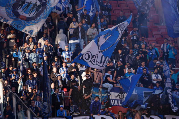 Fans of FC Porto seen during Liga Portugal game between teams of SL Benfica and FC Porto at Estadio Da Luz (Maciej Rogowski Ball Raw Images PT) Lisbon Estadio Da Luz Portugal Copyright: xMaciejxRogowskix maciejrogowski_slbenfica_fcporto_2526-058