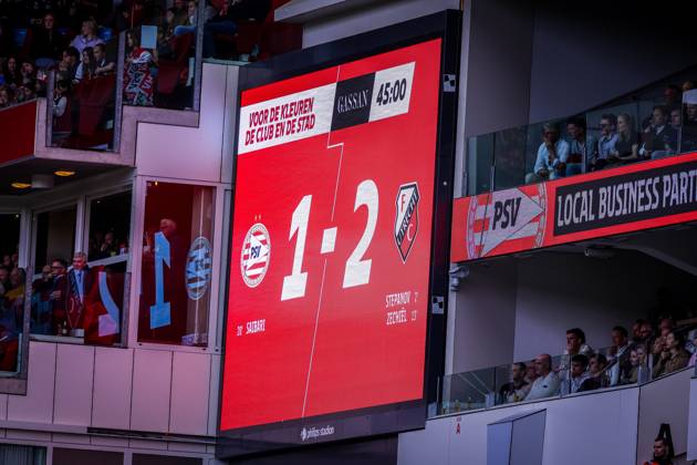 EINDHOVEN , 04-04-2025 , Philips stadium , season 2025 2026 , Dutch Eredivisie football , match between PSV and FC Utrecht , picture shows score of 1-2 after 45 minutes PSV - Utrecht x202831798x Copyright: