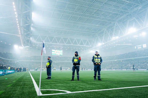 260404 Security guards during the Allsvenskan football match between Hammarby and Mjällby on April 4, 2026 in Stockholm  Copyright: JONATHANxNÄCKSTRAND BB260404JN115