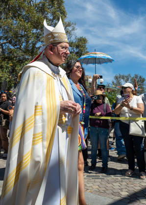 April 4, 2026, Los Angeles, California, USA: People and their pets line up in Olvera Street in Los Angeles to receive a blessing from Archbishop Jose Gomez in a Catholic tradition that celebrates St. Francis of Assisiâ€⠢s love of animals. This centuries-old tradition, usually held the Saturday before Easter, has been a part of Olvera Streetâ€⠢s history since 1930. Some people and there animals dress up, in this case, as Aztecs. News - April 4, 2026 - ZUMAh234 20260404_zsp_h234_006 Copyright: xMarkxEdwardxHarrisx