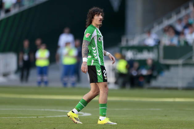 Real Betis Balompie v RCD Espanyol de Barcelona - LaLiga EA Sports Hector Bellerin of Real Betis in action during the La Liga EA Sports match between Real Betis and RCD Espanyol de Barcelona at La Cartuja Stadium in Seville, Spain, on April 4, 2026. Seville Spain Copyright: xJosexLuisxContrerasx originalFilename:joseluiscontreras-realbeti260404_npXT8