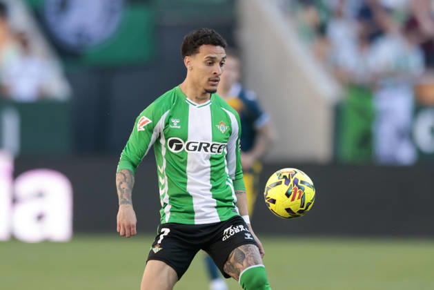 Real Betis Balompie v RCD Espanyol de Barcelona - LaLiga EA Sports Antony Matheus dos Santos of Real Betis controls the ball during the La Liga EA Sports match between Real Betis and RCD Espanyol de Barcelona at La Cartuja Stadium in Seville, Spain, on April 4, 2026. Seville Spain Copyright: xJosexLuisxContrerasx originalFilename:joseluiscontreras-realbeti260404_npebF