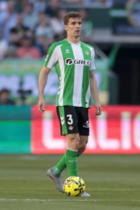 Real Betis Balompie v RCD Espanyol de Barcelona - LaLiga EA Sports Diego Llorente of Real Betis controls the ball during the La Liga EA Sports match between Real Betis and RCD Espanyol de Barcelona at La Cartuja Stadium in Seville, Spain, on April 4, 2026. Seville Spain Copyright: xJosexLuisxContrerasx originalFilename:joseluiscontreras-realbeti260404_npikY