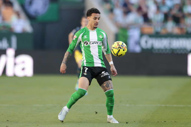 Real Betis Balompie v RCD Espanyol de Barcelona - LaLiga EA Sports Antony Matheus dos Santos of Real Betis controls the ball during the La Liga EA Sports match between Real Betis and RCD Espanyol de Barcelona at La Cartuja Stadium in Seville, Spain, on April 4, 2026. Seville Spain Copyright: xJosexLuisxContrerasx originalFilename:joseluiscontreras-realbeti260404_npO97