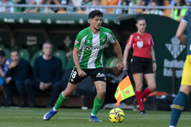 Real Betis Balompie v RCD Espanyol de Barcelona - LaLiga EA Sports Pablo Fornals of Real Betis controls the ball during the La Liga EA Sports match between Real Betis and RCD Espanyol de Barcelona at La Cartuja Stadium in Seville, Spain, on April 4, 2026. Seville Spain Copyright: xJosexLuisxContrerasx originalFilename:joseluiscontreras-realbeti260404_npuy6