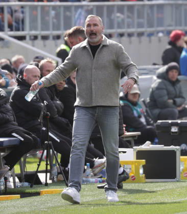 Coach Tim Walter Holstein Kiel Football, Men, Season 2025 2026, 2 BL, Holstein Stadion, Holstein Kiel vs Preussen Muenster, 0 0 DFL REGULATIONS PROHIBIT ANY USE OF PHOTOGRAPHS AS IMAGE SEQUENCES AND OR QUASI VIDEO