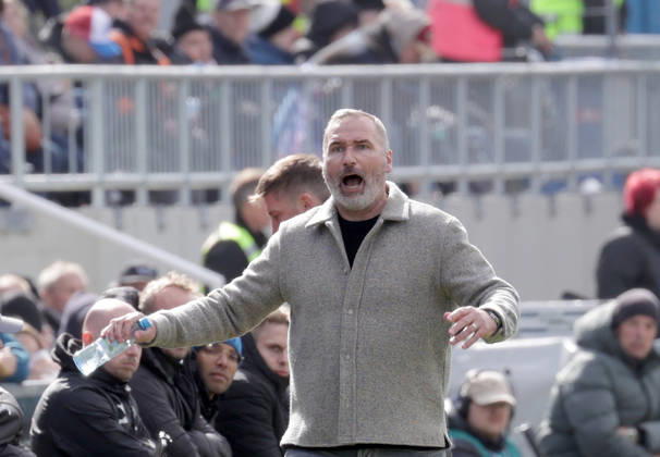 Coach Tim Walter Holstein Kiel Football, Men, Season 2025 2026, 2 BL, Holstein Stadion, Holstein Kiel vs Preussen Muenster, 0 0 DFL REGULATIONS PROHIBIT ANY USE OF PHOTOGRAPHS AS IMAGE SEQUENCES AND OR QUASI VIDEO