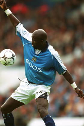 Manchester City V Coventry City, Premier League George Weah of Manchester City on the ball during the Premier League match between Manchester City and Coventry City at Maine Road on August 26, 2000 in Manchester, England. Manchester Maine Road England United Kingdom Copyright: xAllstarxPicturexLibraryxLtdx