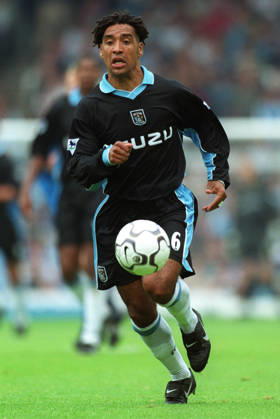 Manchester City V Coventry City, Premier League Richard Shaw of Coventry City on the ball during the Premier League match between Manchester City and Coventry City at Maine Road on August 26, 2000 in Manchester, England. Manchester Maine Road England United Kingdom Copyright: xAllstarxPicturexLibraryxLtdx