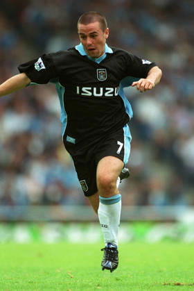 Manchester City V Coventry City, Premier League David Thompson of Coventry City running during the Premier League match between Manchester City and Coventry City at Maine Road on August 26, 2000 in Manchester, England. Manchester Maine Road England United Kingdom Copyright: xAllstarxPicturexLibraryxLtdx