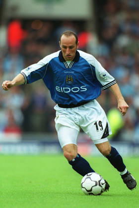 Manchester City V Coventry City, Premier League Danny Tiatto of Manchester City on the ball during the Premier League match between Manchester City and Coventry City at Maine Road on August 26, 2000 in Manchester, England. Manchester Maine Road England United Kingdom Copyright: xAllstarxPicturexLibraryxLtdx