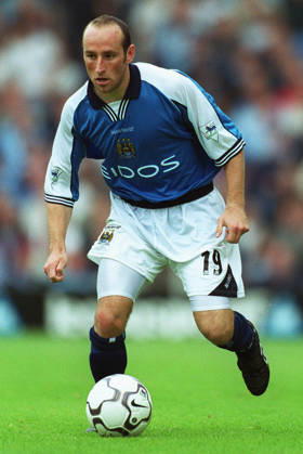 Manchester City V Coventry City, Premier League Danny Tiatto of Manchester City on the ball during the Premier League match between Manchester City and Coventry City at Maine Road on August 26, 2000 in Manchester, England. Manchester Maine Road England United Kingdom Copyright: xAllstarxPicturexLibraryxLtdx