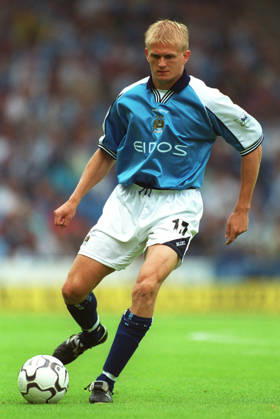 Manchester City V Coventry City, Premier League Alfie-Inge Haaland of Manchester City on the ball during the Premier League match between Manchester City and Coventry City at Maine Road on August 26, 2000 in Manchester, England. Manchester Maine Road England United Kingdom Copyright: xAllstarxPicturexLibraryxLtdx