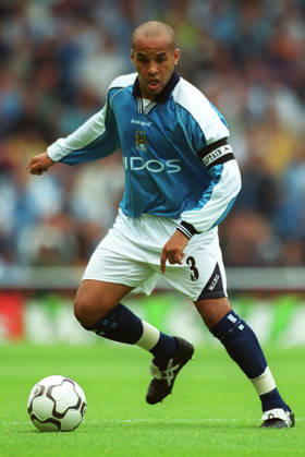 Manchester City V Coventry City, Premier League Richard Edghill of Manchester City on the ball during the Premier League match between Manchester City and Coventry City at Maine Road on August 26, 2000 in Manchester, England. Manchester Maine Road England United Kingdom Copyright: xAllstarxPicturexLibraryxLtdx