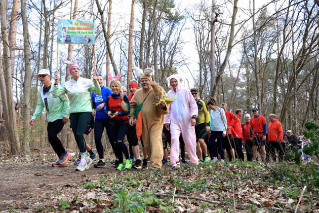 DEU, Easter bunny run through the Grunewald forest, 06 04 2026, Berlin, Berlin, DEU, Easter bunny run through the Grunewald forest, pictured with Easter bunny nordphotoxGmbHx xEngler nph00076