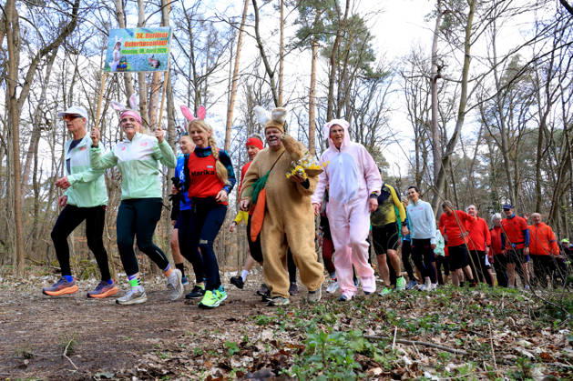 DEU, Easter bunny run through the Grunewald forest, 06 04 2026, Berlin, Berlin, DEU, Easter bunny run through the Grunewald forest, pictured with Easter bunny nordphotoxGmbHx xEngler nph00076