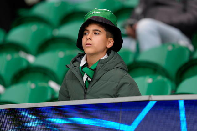 Sporting CP Vs Arsenal FC in Lisbon, Portugal - 07 Apr 2026 Sporting CP fan seen during the UEFA Champions League 2025 26 Quarter-finals 1st leg between Sporting CP and Arsenal FC at Estadio Jose Alvalade. Final score: Sporting CP 0:1 Arsenal FC Lisbon Portugal Copyright: xBrunoxdexCarvalhox xSOPAxImagesx brunodecarvalho_sportingarsenal-1143